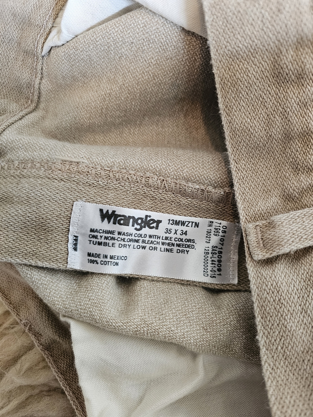 Wrangler Stone Beige Straight-Leg Jeans 35x34 NWOT - Picture 3 of 3